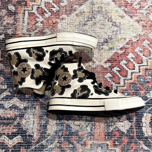 High Top Converse. Size 6 Women’s. Cream Leopard Print. - Picture 2 of 4
